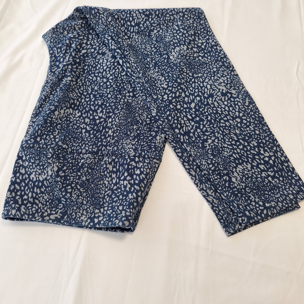 Intro Love The Fit Textured Blue and White Leggings with Stretchy Fabric